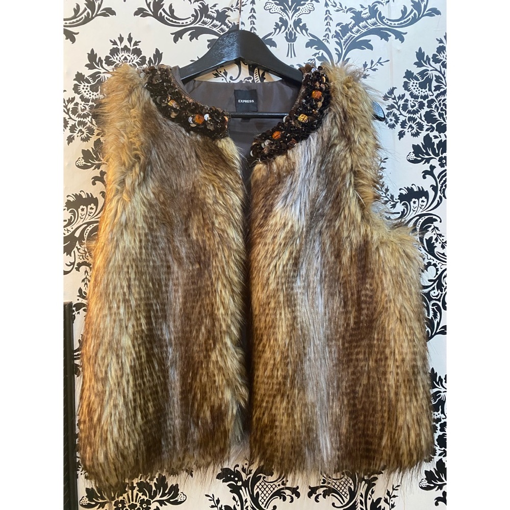 Brown faux fur embellished collar vest
